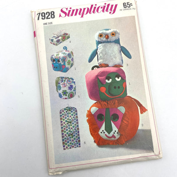 Simplicity 7928 | Pillow Toys, Tissue Box Cover, Curler Bag and Garment Bag | One Size