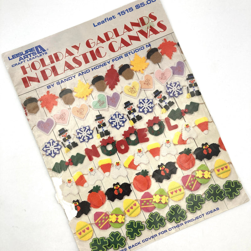 Holiday Garlands in Plastic Canvas | Leisure Arts 1515 | Book