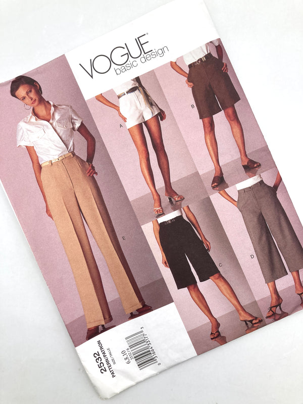 Vogue 2532 | Adult's Petite Shorts and Pants | Sizes 6, 8, 10