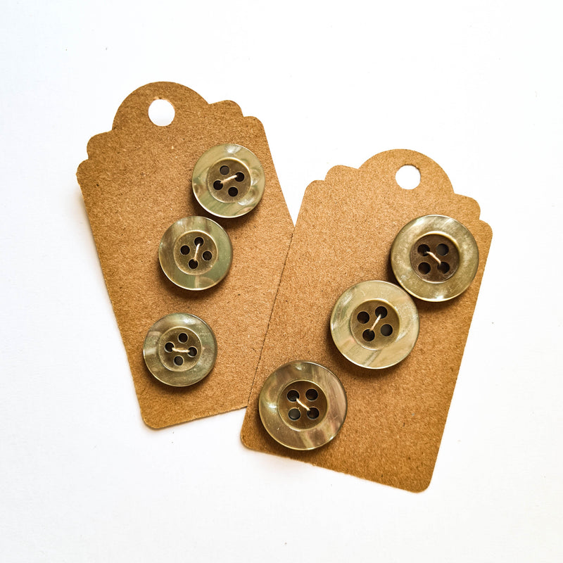 3/4" or 7/8" Imitation Shell Buttons