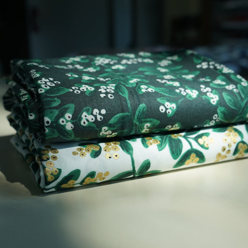 Mistletoe, Evergreen | Holiday Classics | Quilting Cotton